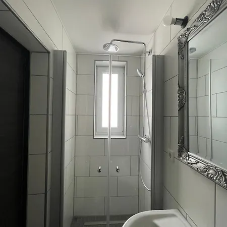 Apartament Haus 15 Monteurwohnungen